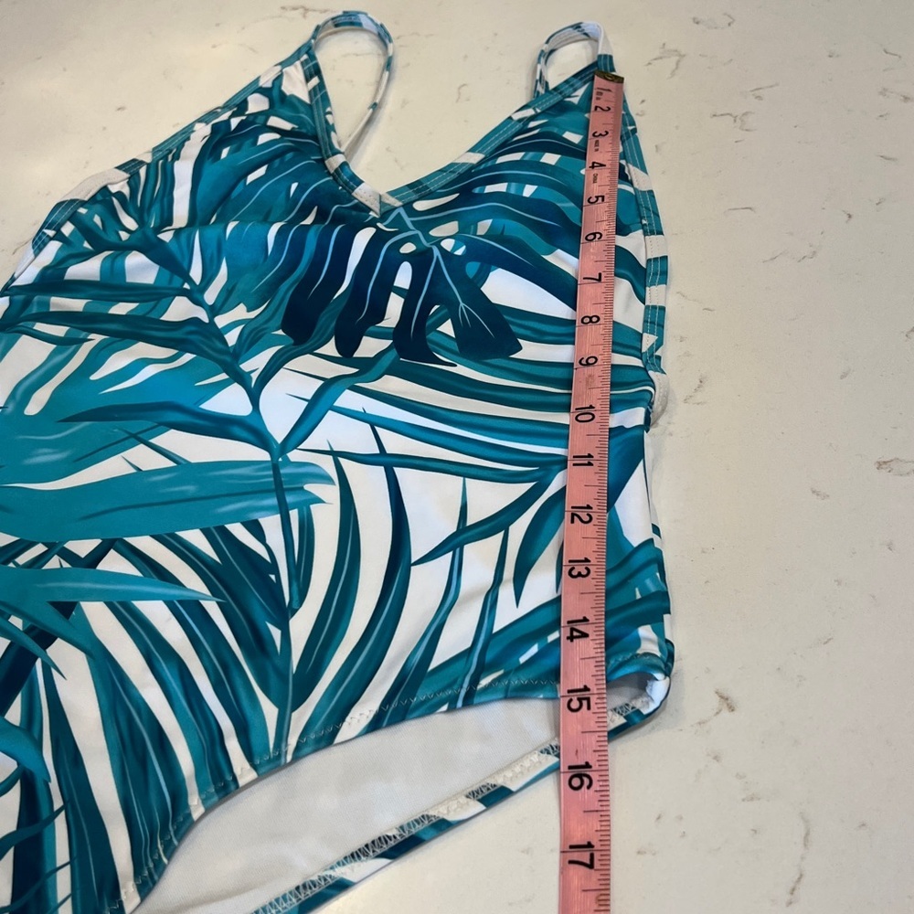 Cupshe Tropical Leaf Print One Piece Swimsuit Adjustable Straps NWT Size S - Picture 9 of 10